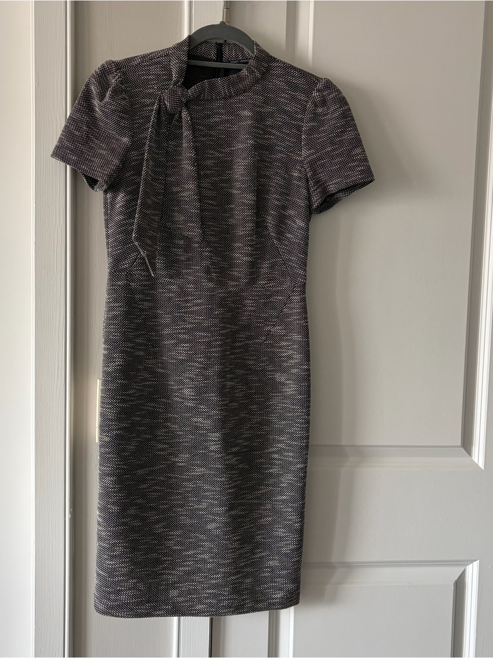 Size Maggy London Short-Sleeve Bow-Front Sheath Dress in Black and White